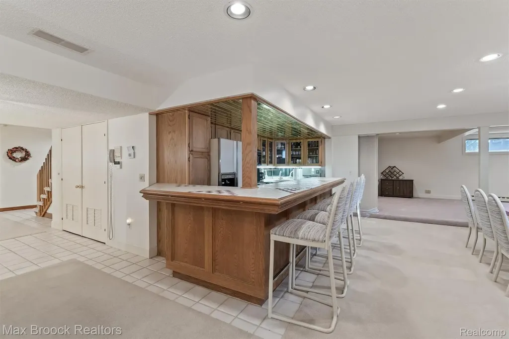 363 Sycamore Court Bloomfield Charter Township MI 48302