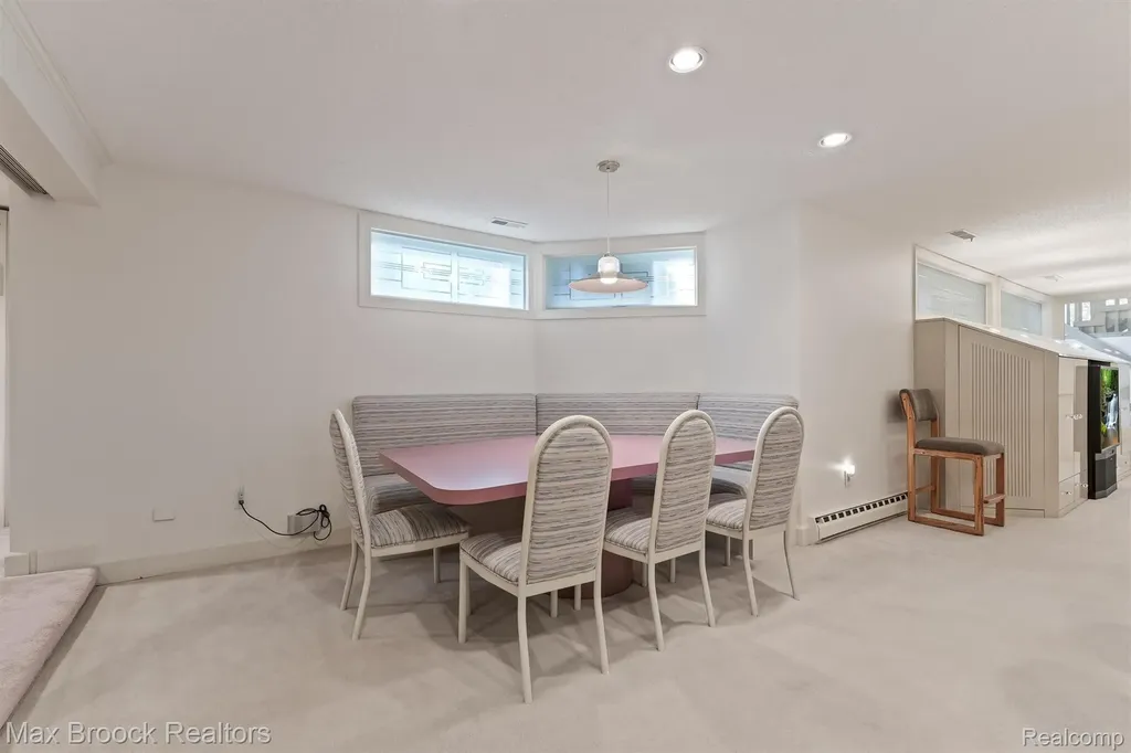 363 Sycamore Court Bloomfield Charter Township MI 48302