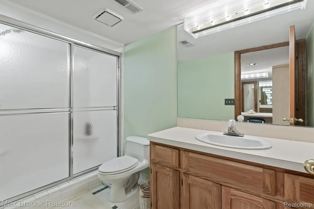 363 Sycamore Court Bloomfield Charter Township MI 48302