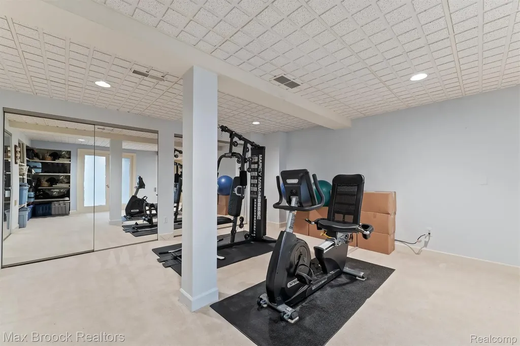 363 Sycamore Court Bloomfield Charter Township MI 48302