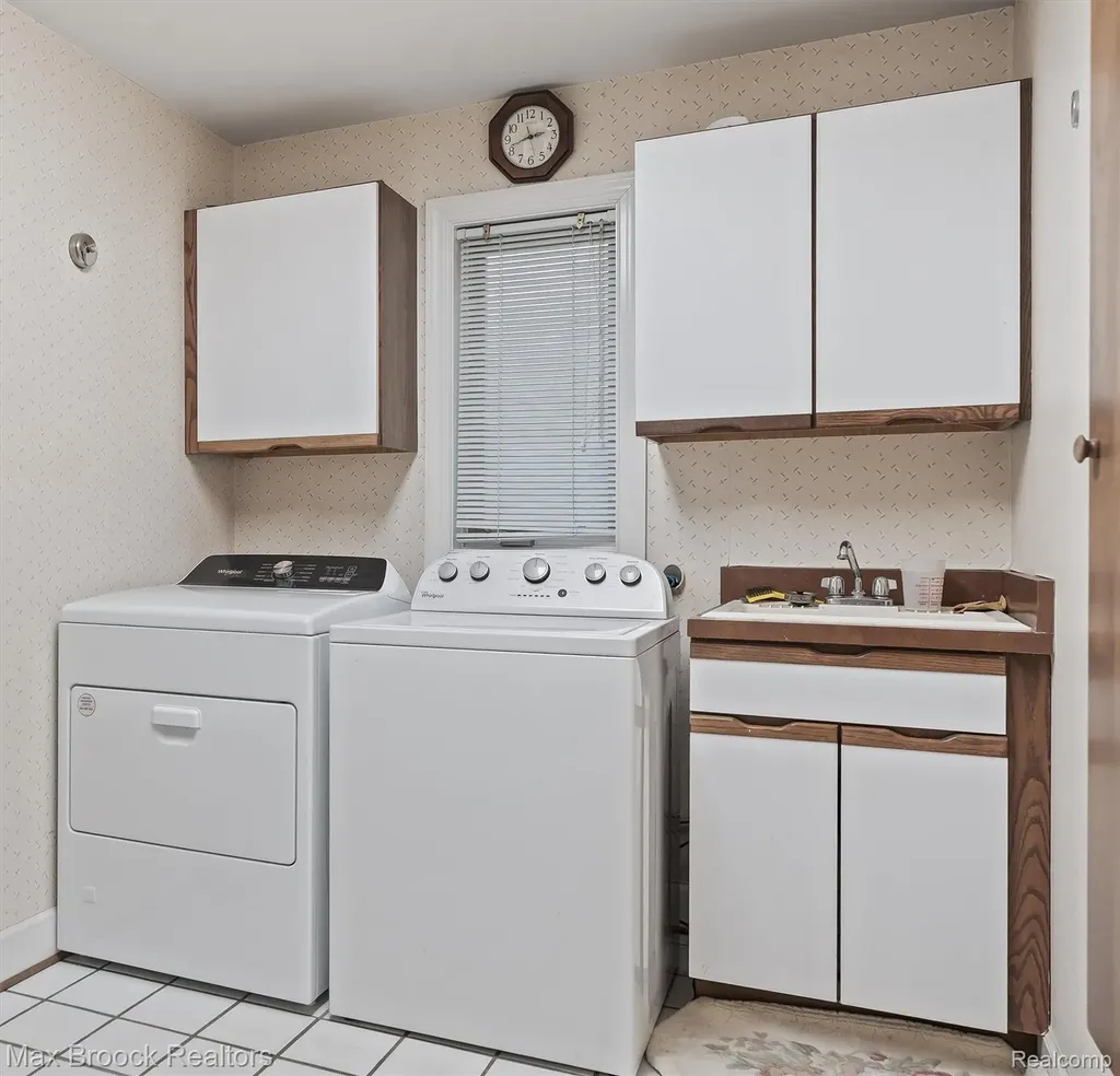 363 Sycamore Court Bloomfield Charter Township MI 48302