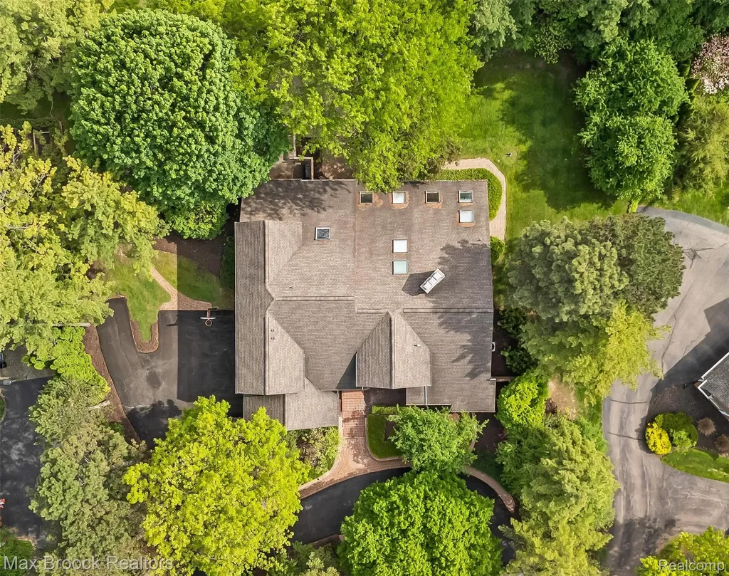 363 Sycamore Court Bloomfield Charter Township MI 48302