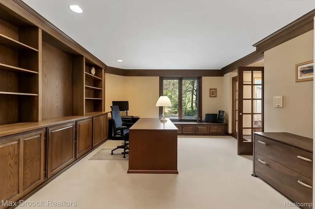 363 Sycamore Court Bloomfield Charter Township MI 48302