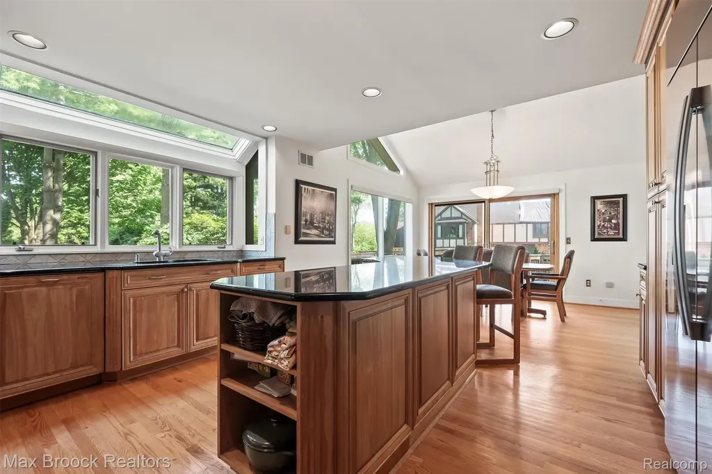 363 Sycamore Court Bloomfield Charter Township MI 48302