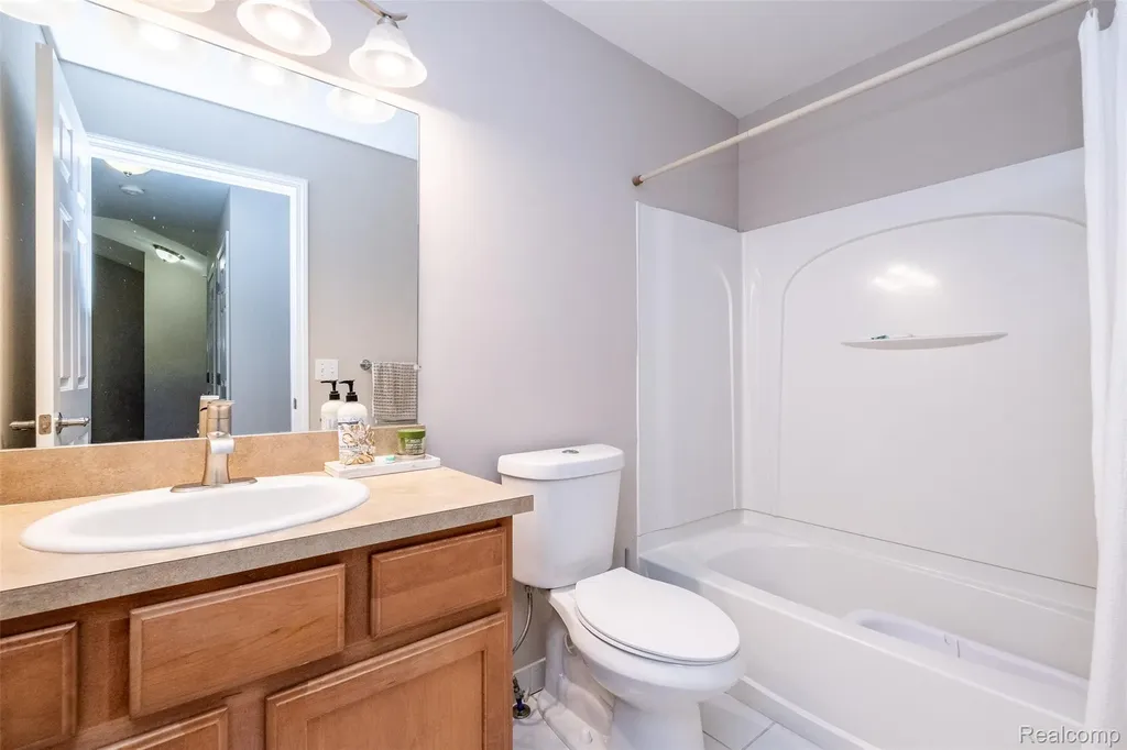 3695 Eagle Creek Drive Shelby Charter Township MI 48317