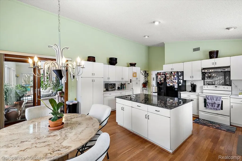 1808 Moors Court Bloomfield Hills City MI 48302