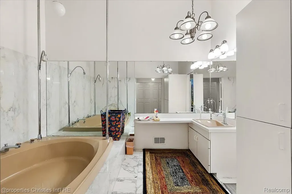 1808 Moors Court Bloomfield Hills City MI 48302