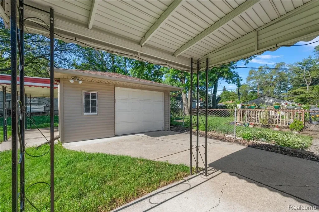 26061 Cameo Court Madison Heights City MI 48071
