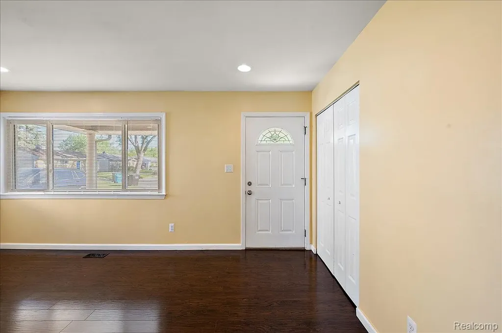 26061 Cameo Court Madison Heights City MI 48071