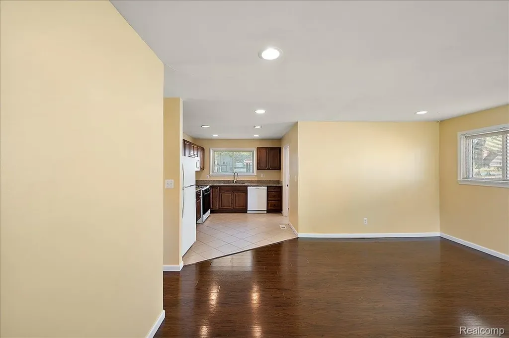 26061 Cameo Court Madison Heights City MI 48071