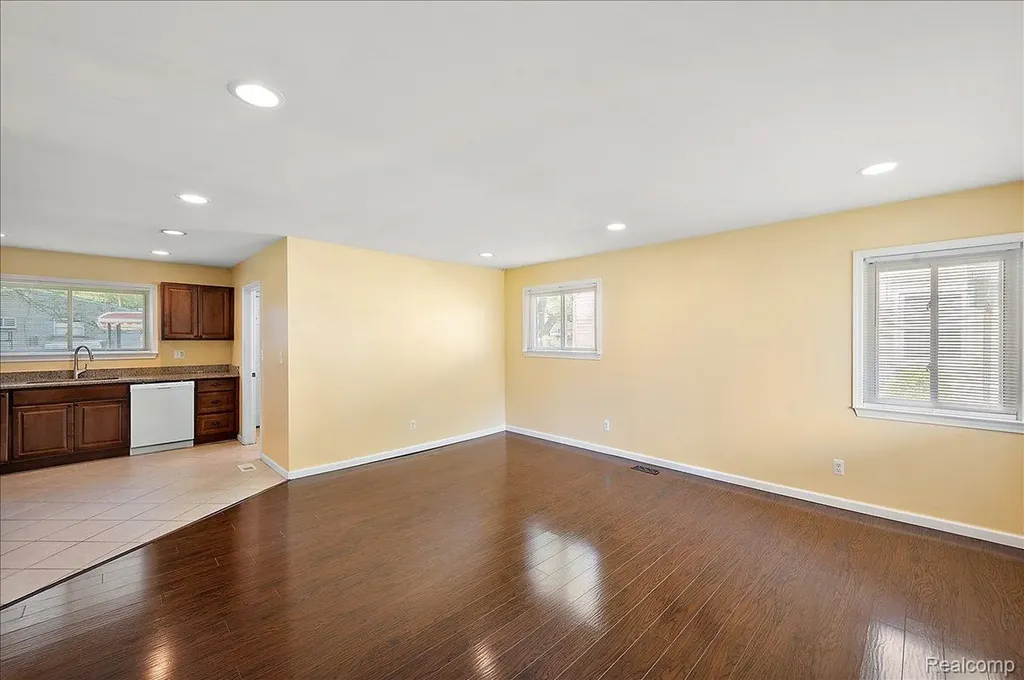 26061 Cameo Court Madison Heights City MI 48071