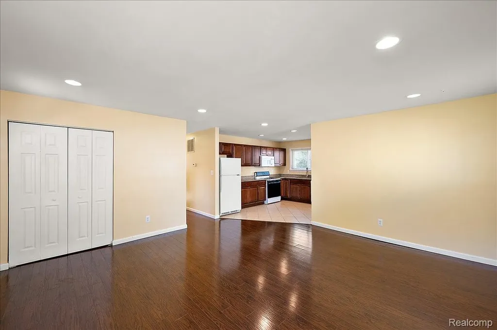 26061 Cameo Court Madison Heights City MI 48071