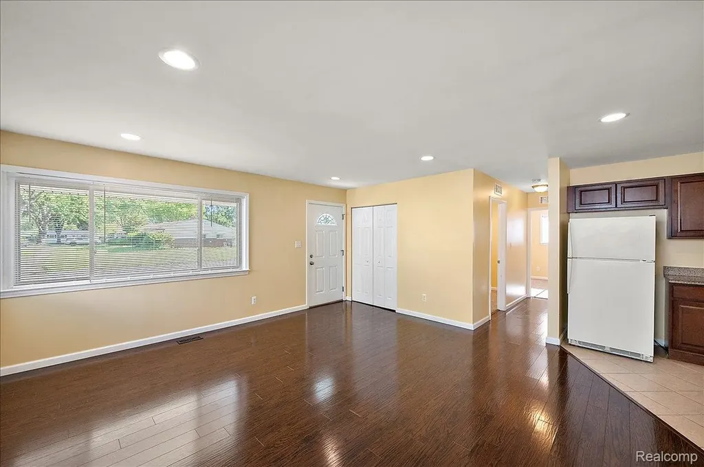26061 Cameo Court Madison Heights City MI 48071