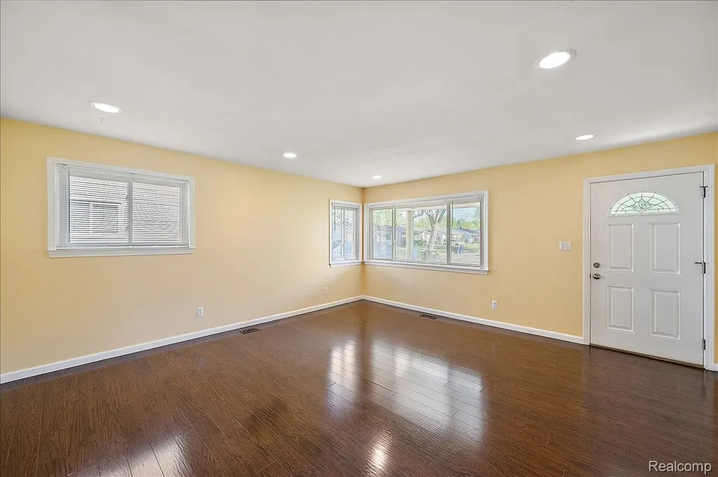 26061 Cameo Court Madison Heights City MI 48071