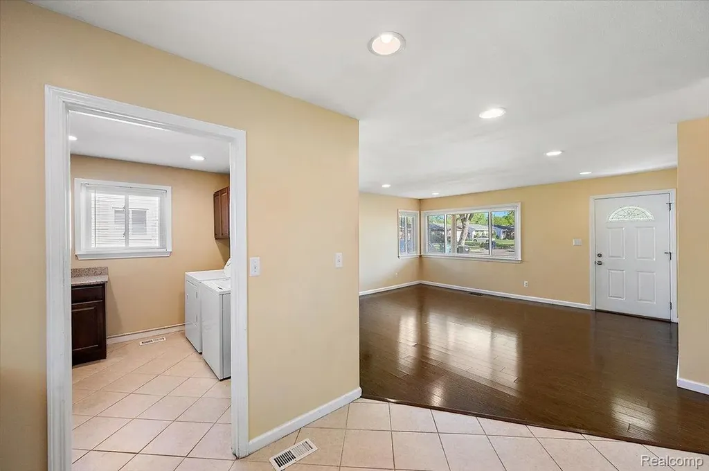26061 Cameo Court Madison Heights City MI 48071
