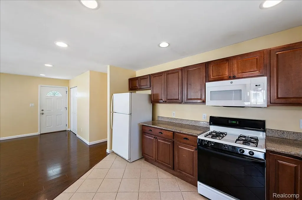 26061 Cameo Court Madison Heights City MI 48071