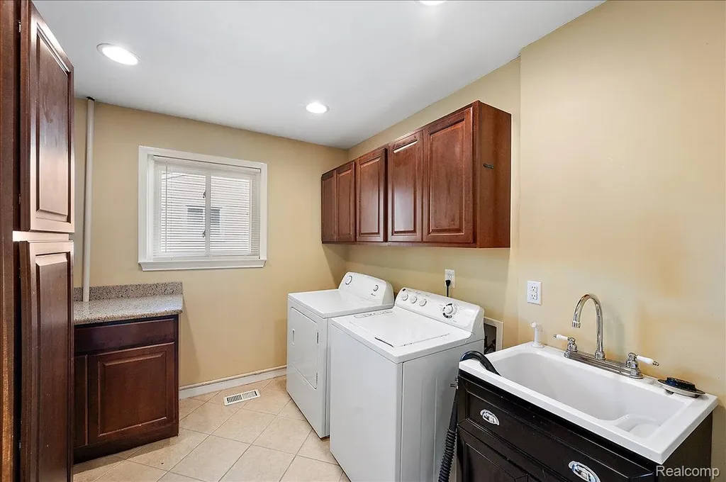 26061 Cameo Court Madison Heights City MI 48071
