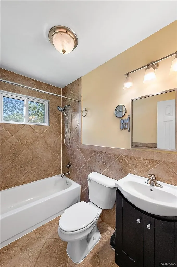 26061 Cameo Court Madison Heights City MI 48071