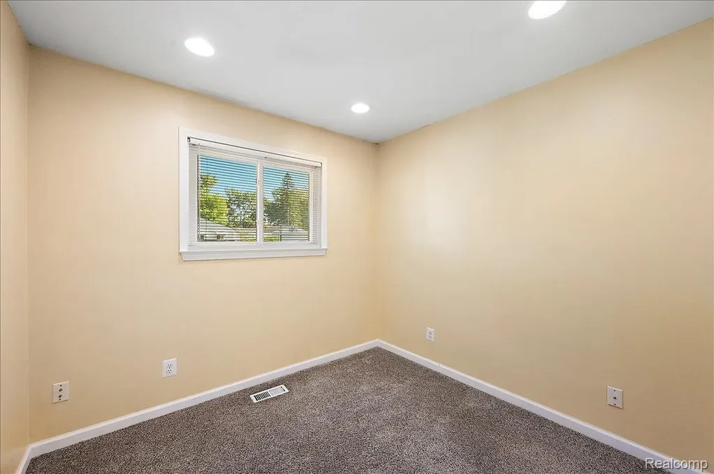 26061 Cameo Court Madison Heights City MI 48071