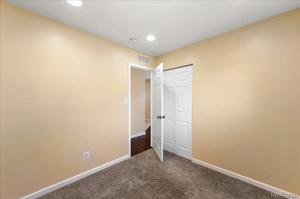 26061 Cameo Court Madison Heights City MI 48071