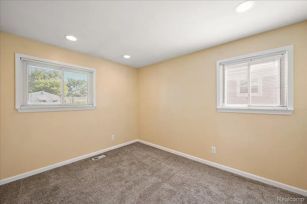 26061 Cameo Court Madison Heights City MI 48071