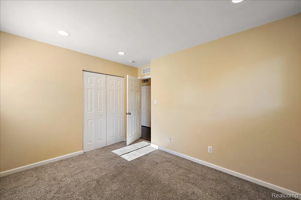 26061 Cameo Court Madison Heights City MI 48071