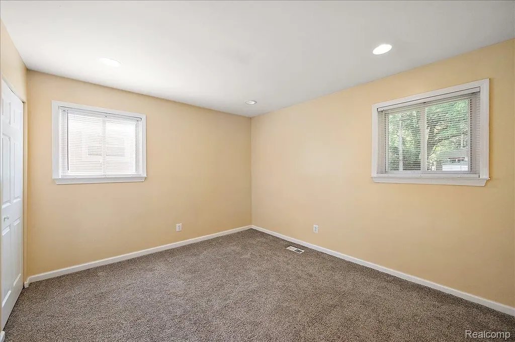 26061 Cameo Court Madison Heights City MI 48071