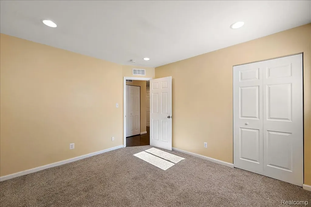 26061 Cameo Court Madison Heights City MI 48071