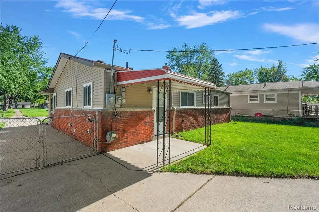 26061 Cameo Court Madison Heights City MI 48071