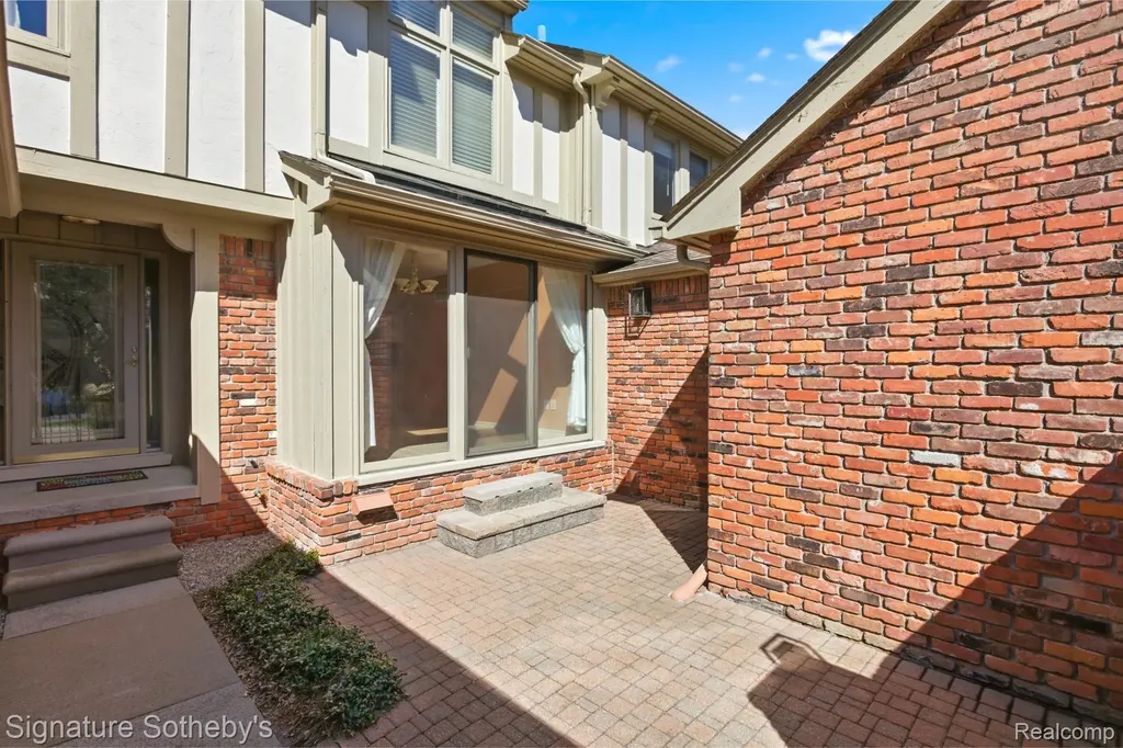 24122 Bingham Pointe Drive Bingham Farms Village MI 48025