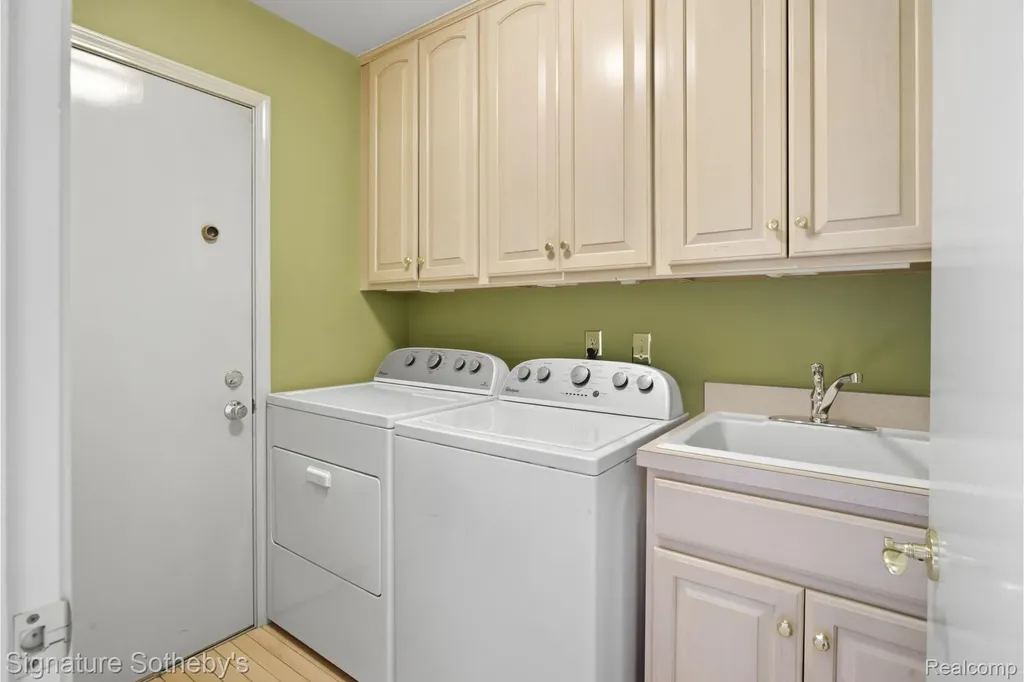 24122 Bingham Pointe Drive Bingham Farms Village MI 48025