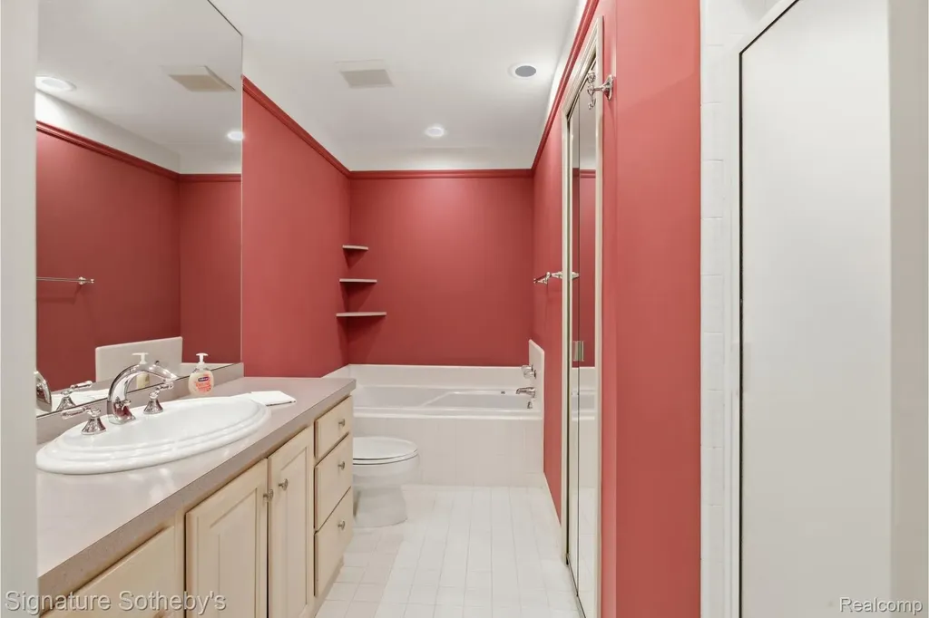 24122 Bingham Pointe Drive Bingham Farms Village MI 48025