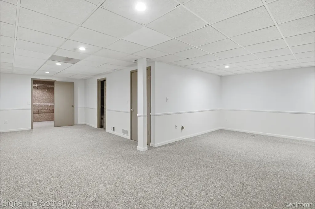24122 Bingham Pointe Drive Bingham Farms Village MI 48025