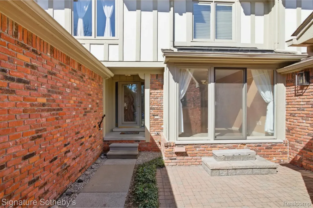 24122 Bingham Pointe Drive Bingham Farms Village MI 48025