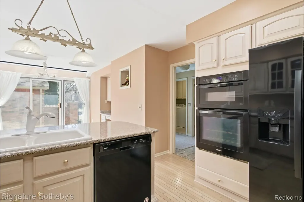 24122 Bingham Pointe Drive Bingham Farms Village MI 48025