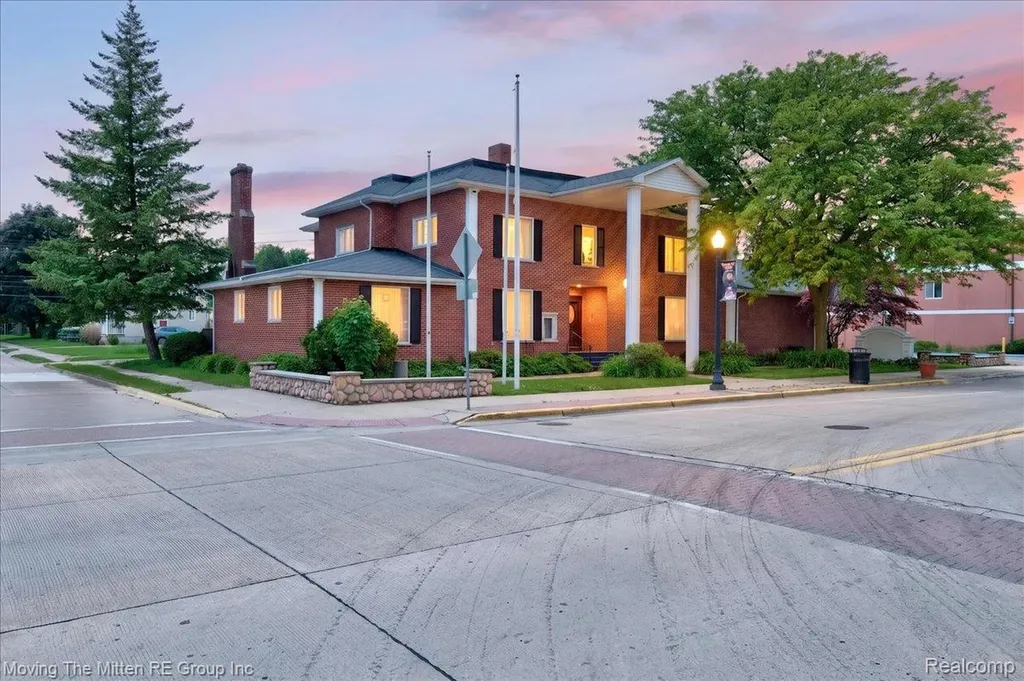 209 Main Street Belleville City MI 48111