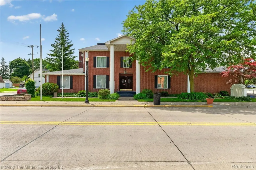 209 Main Street Belleville City MI 48111