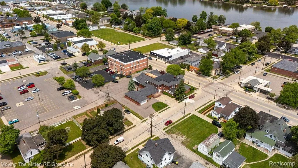 209 Main Street Belleville City MI 48111