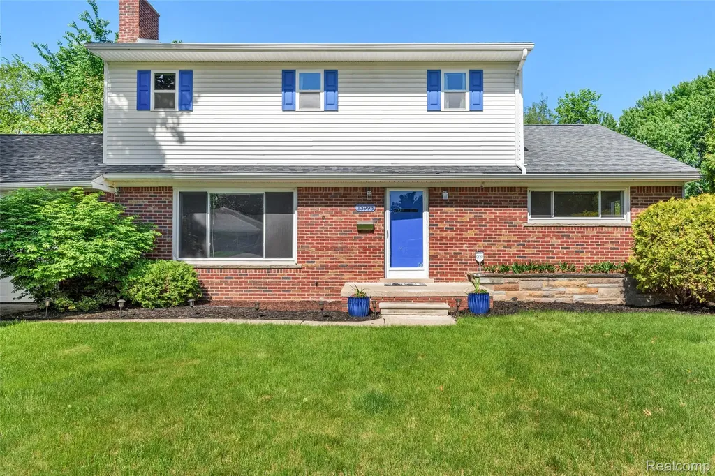13993 Garfield Redford Charter Township MI 48239