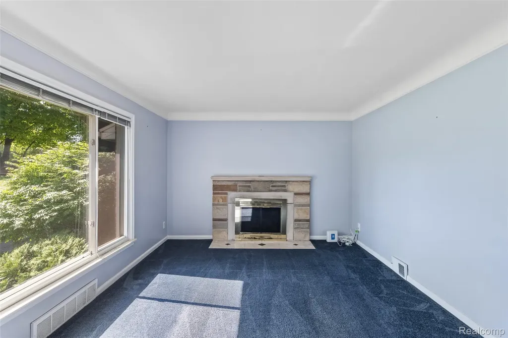 13993 Garfield Redford Charter Township MI 48239