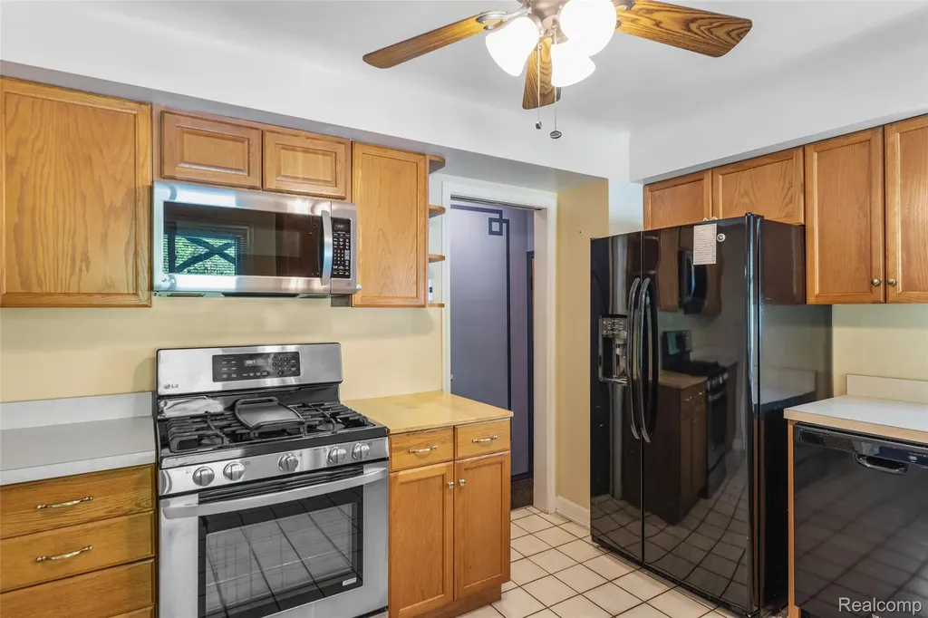 13993 Garfield Redford Charter Township MI 48239