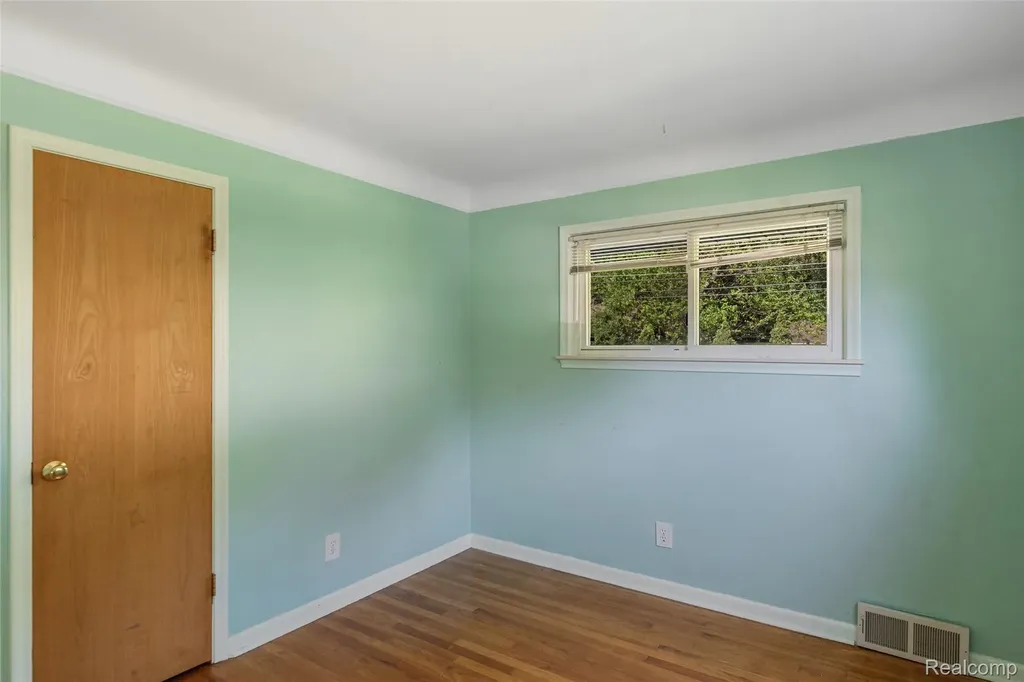13993 Garfield Redford Charter Township MI 48239