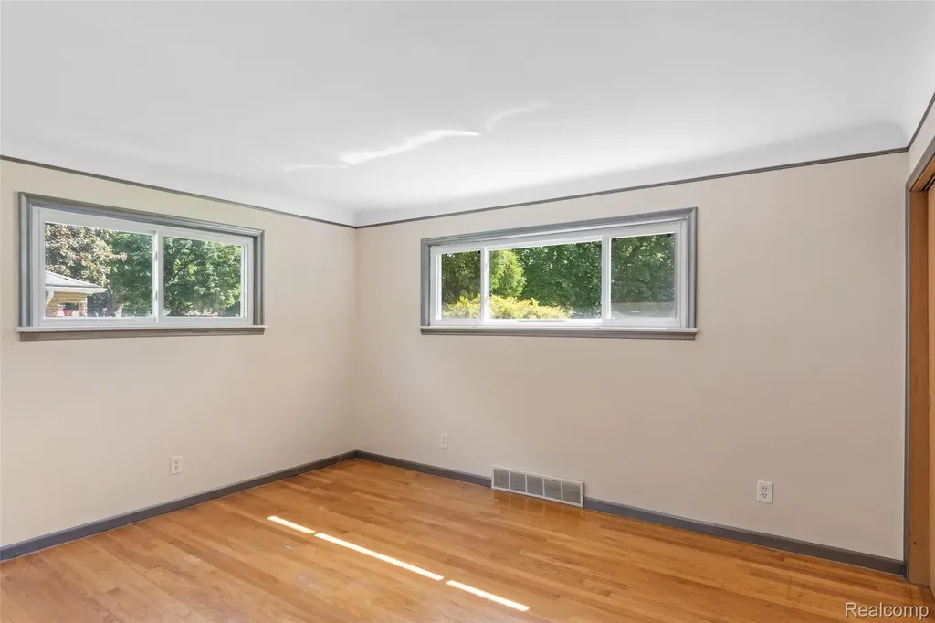 13993 Garfield Redford Charter Township MI 48239