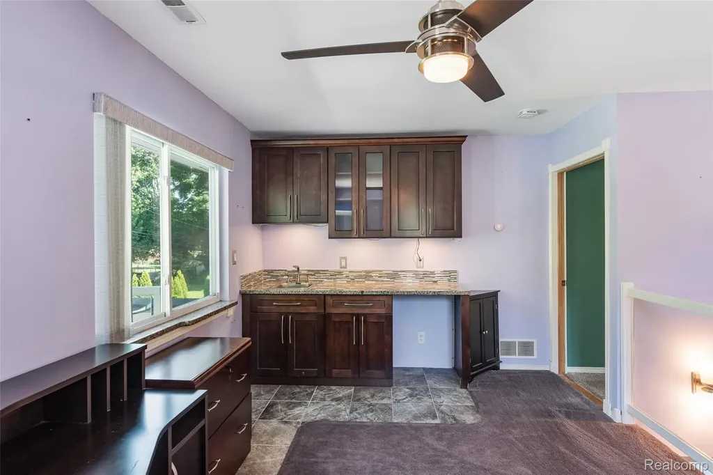 13993 Garfield Redford Charter Township MI 48239