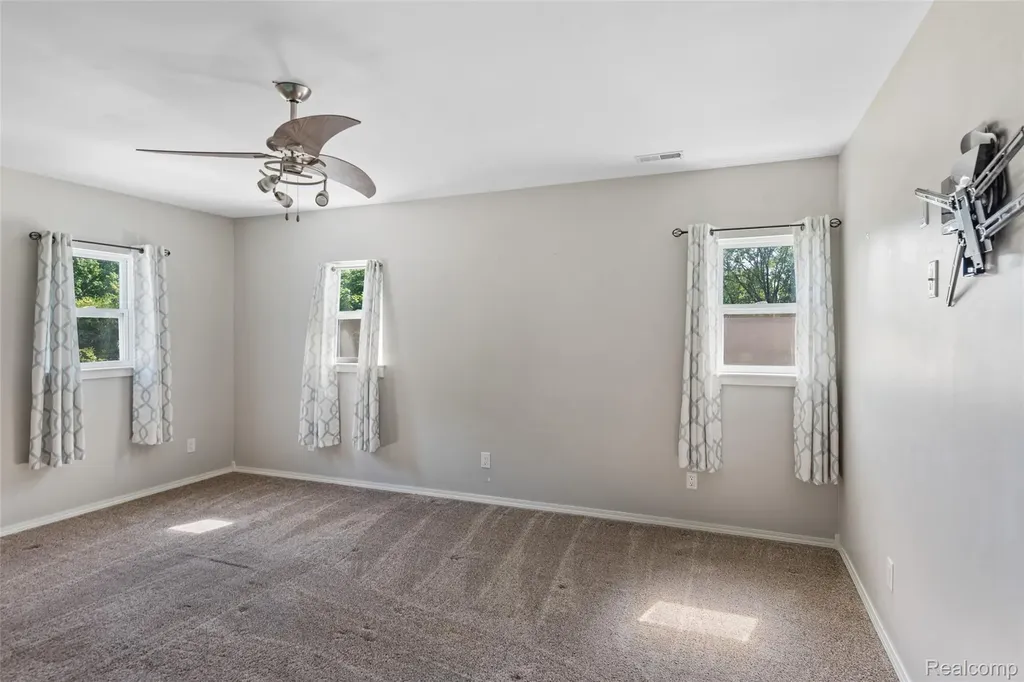13993 Garfield Redford Charter Township MI 48239
