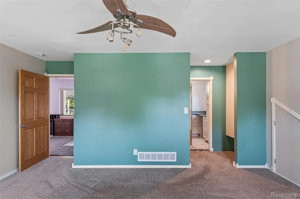 13993 Garfield Redford Charter Township MI 48239