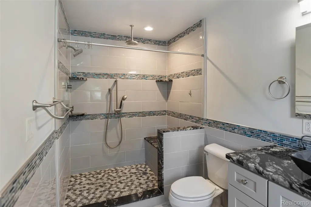 13993 Garfield Redford Charter Township MI 48239