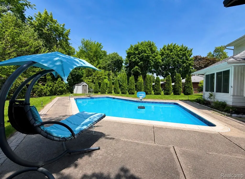 13993 Garfield Redford Charter Township MI 48239