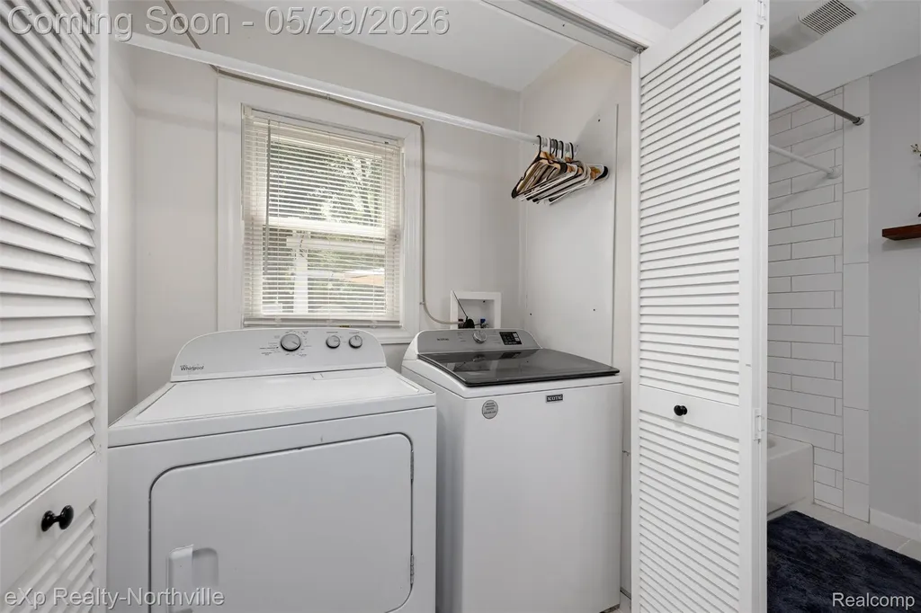 46049 Chatsworth Drive Van Buren Charter Township MI 48111