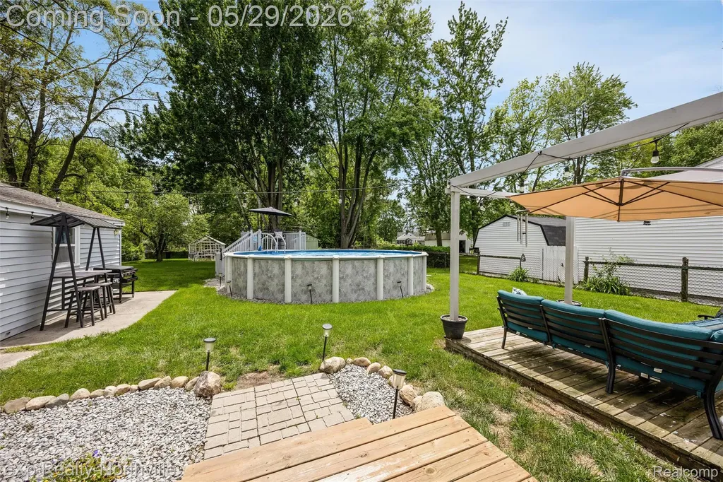46049 Chatsworth Drive Van Buren Charter Township MI 48111